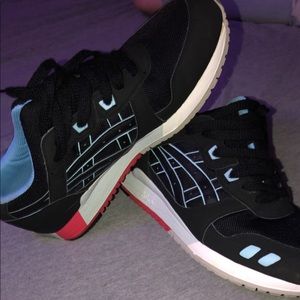 Asics Sneakers